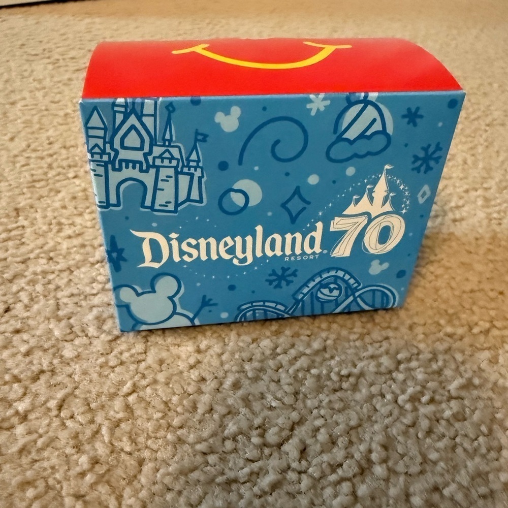 ❤️  NIP Disneyland 70 Thanos and Evil Queen McDonalds Happy Meal Toy - Picture 4 of 11